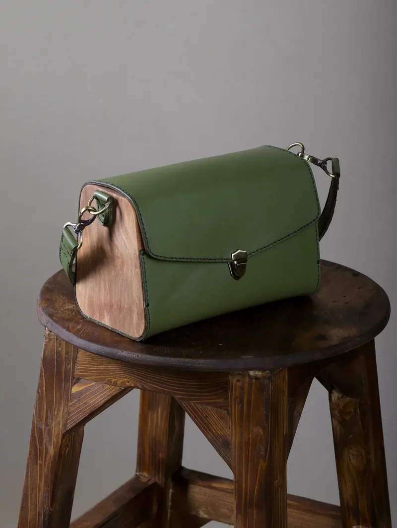 Lignum bag, green leather