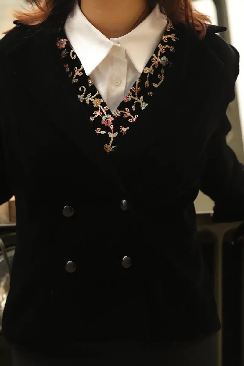 Velvet coat, detail